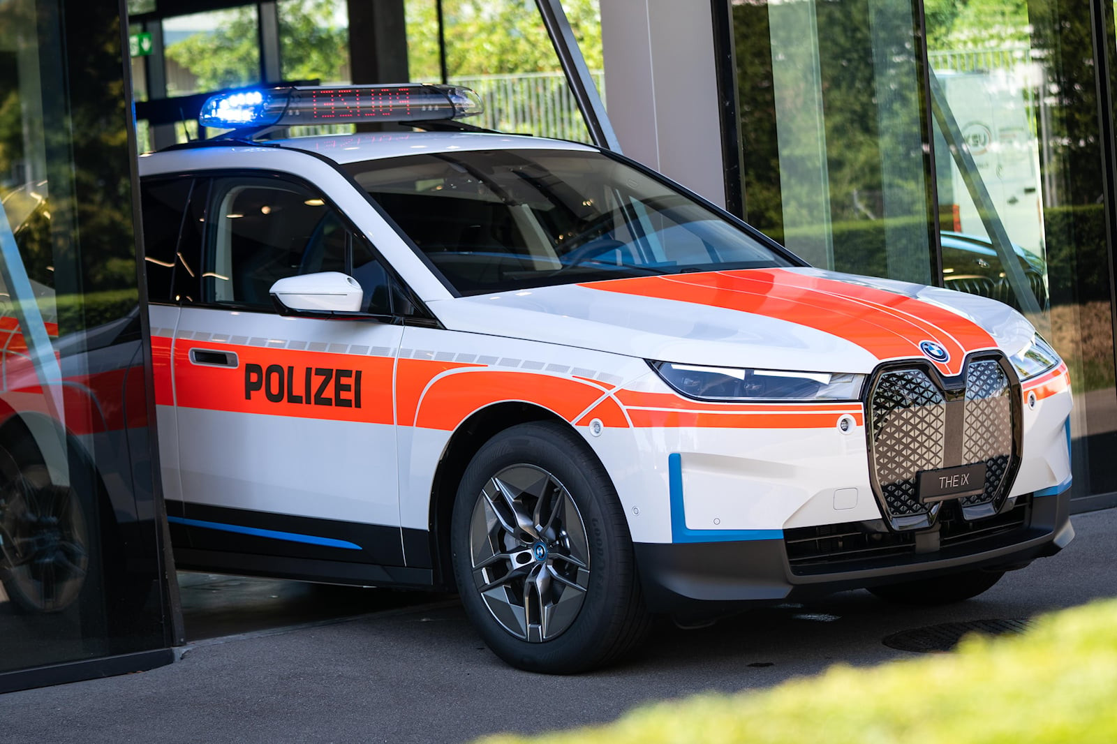 BMW iX поліція