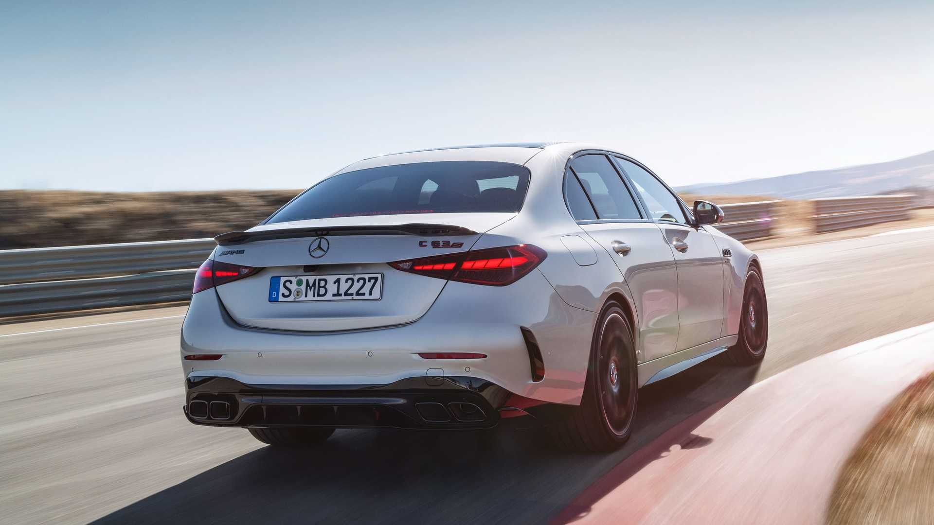 Mercedes-AMG C63 2024 року
