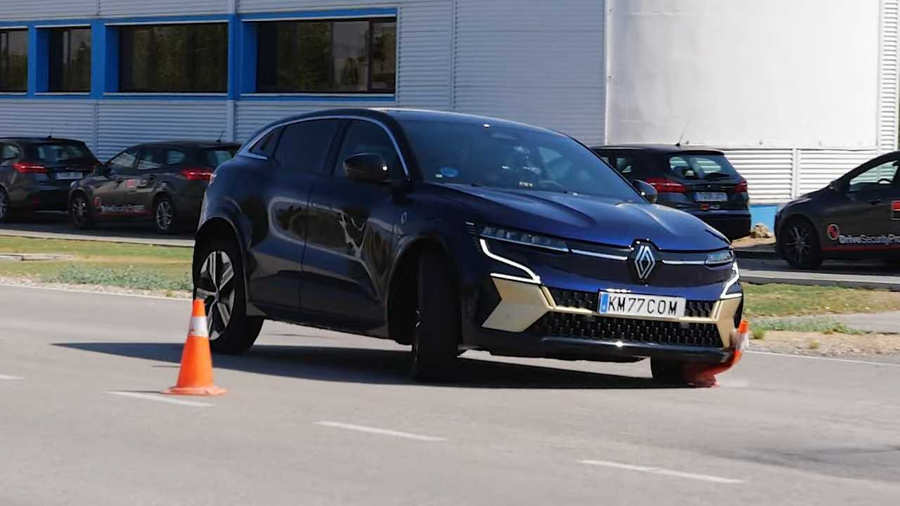 лосиний тест Renault Megane E-Tech