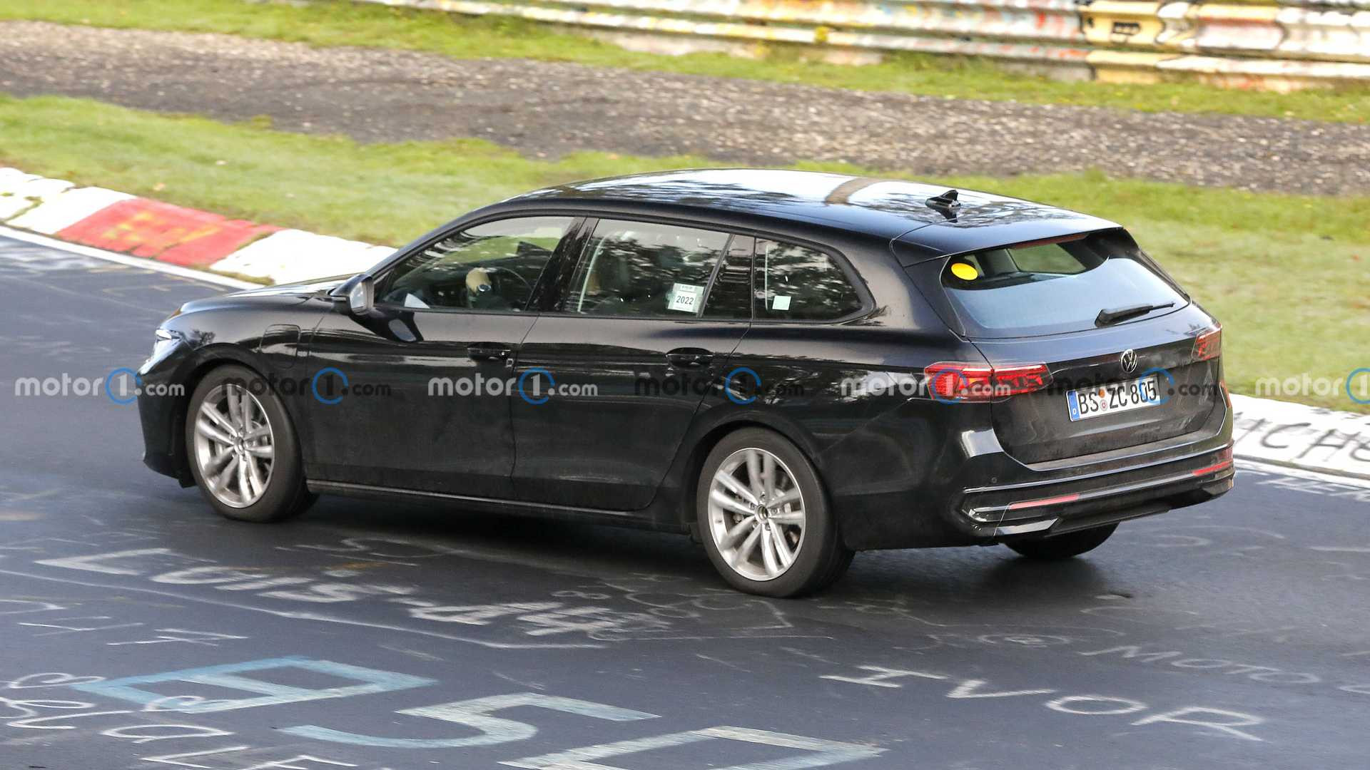 Volkswagen Passat PHEV 2024 року