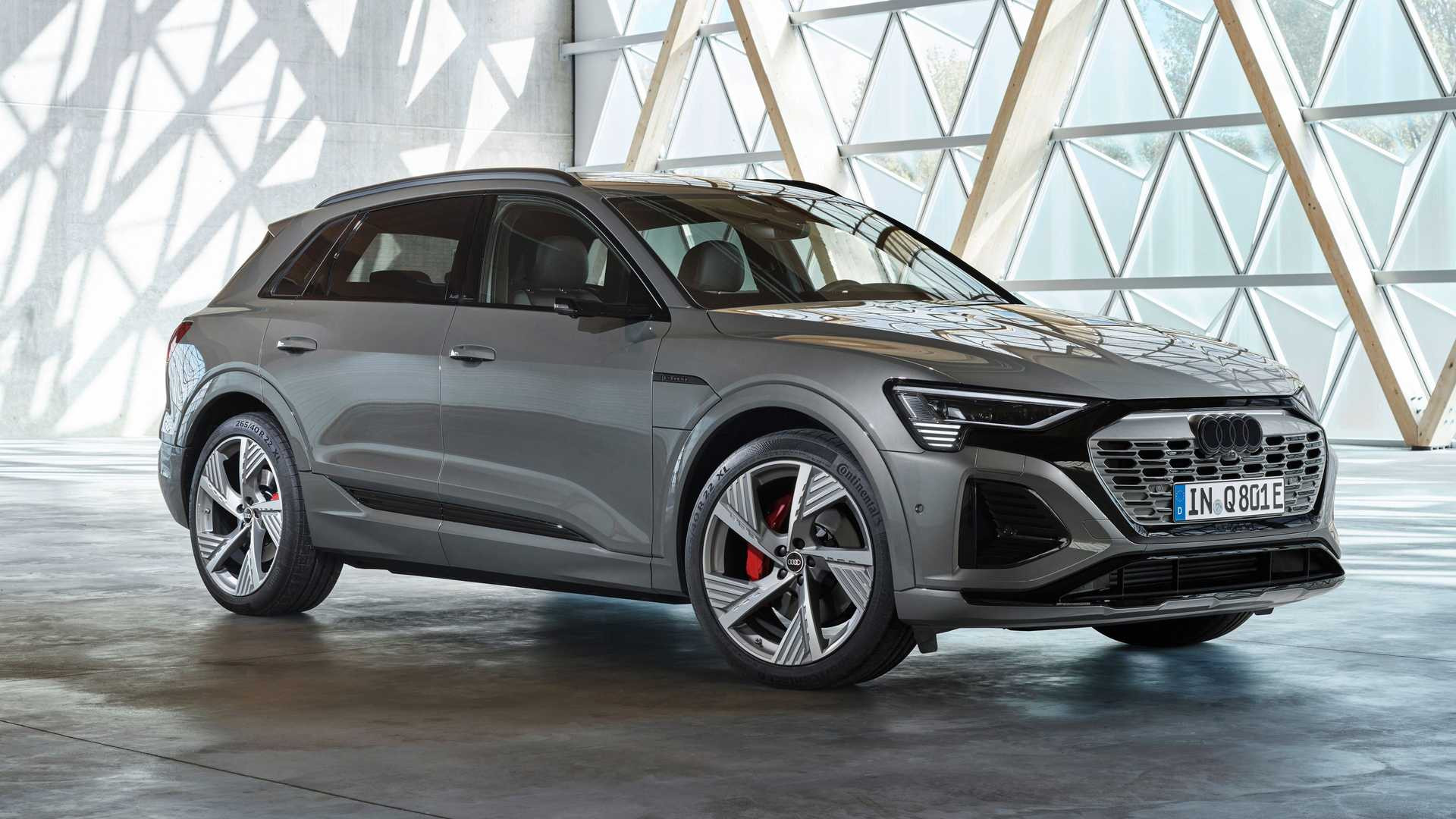 Audi Q8 E-Tron 2023 року