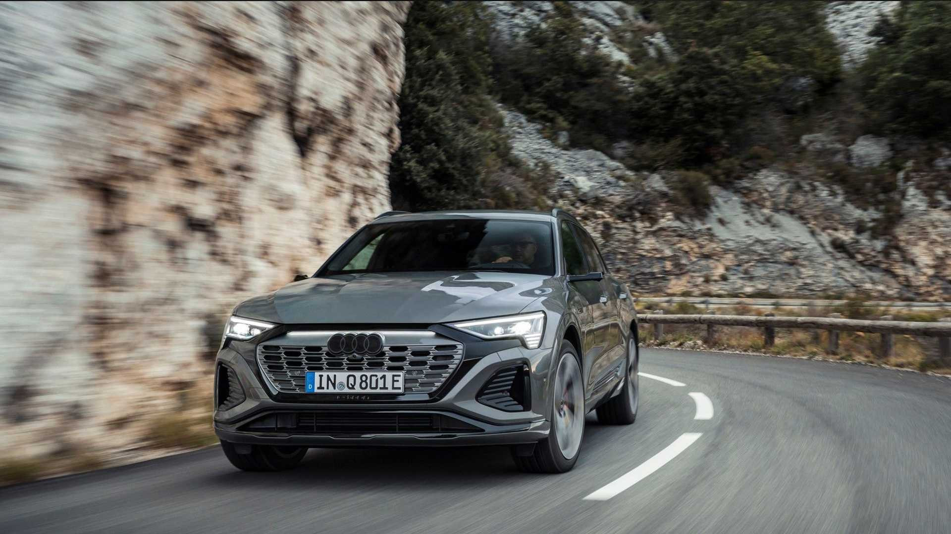Audi Q8 E-Tron 2023 року