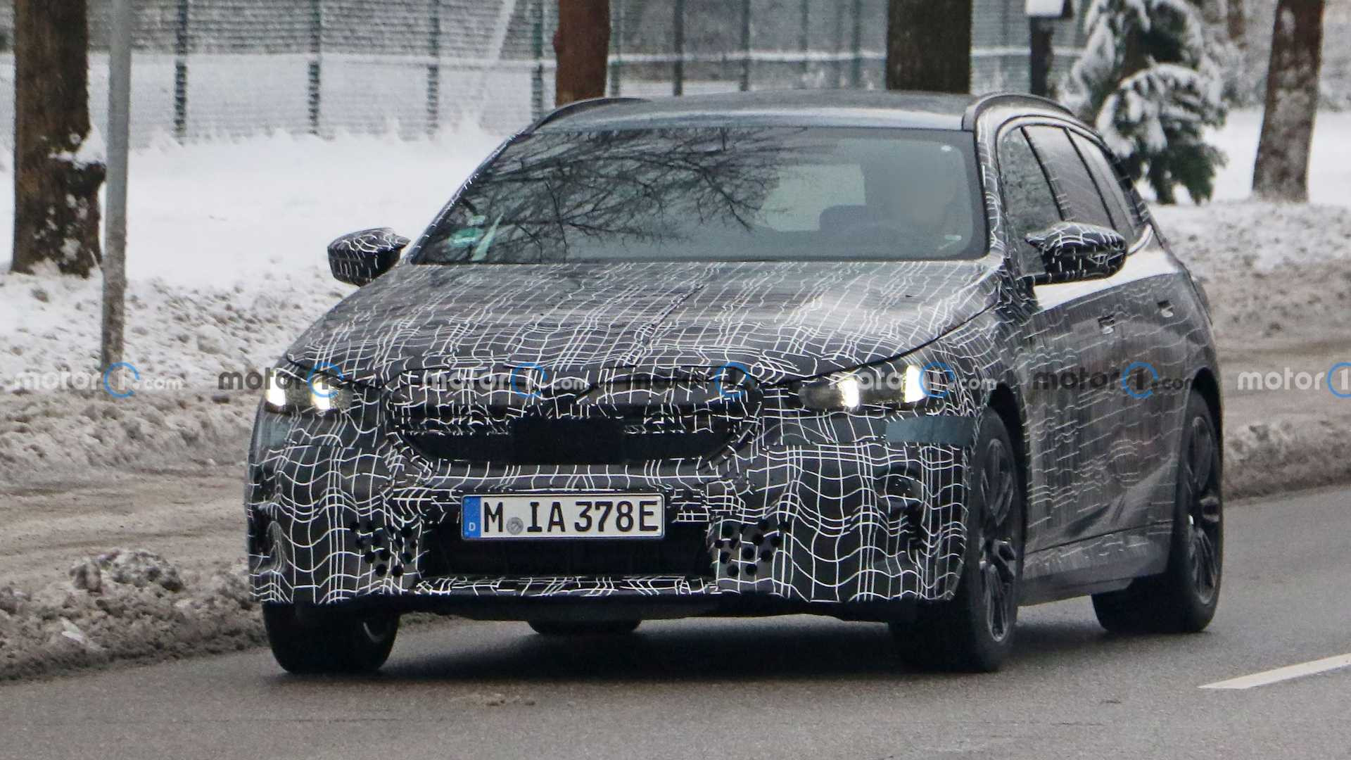 BMW i5 Touring M60
