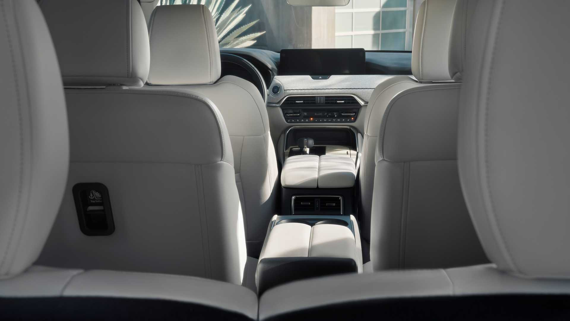 Mazda CX-90 2024 року