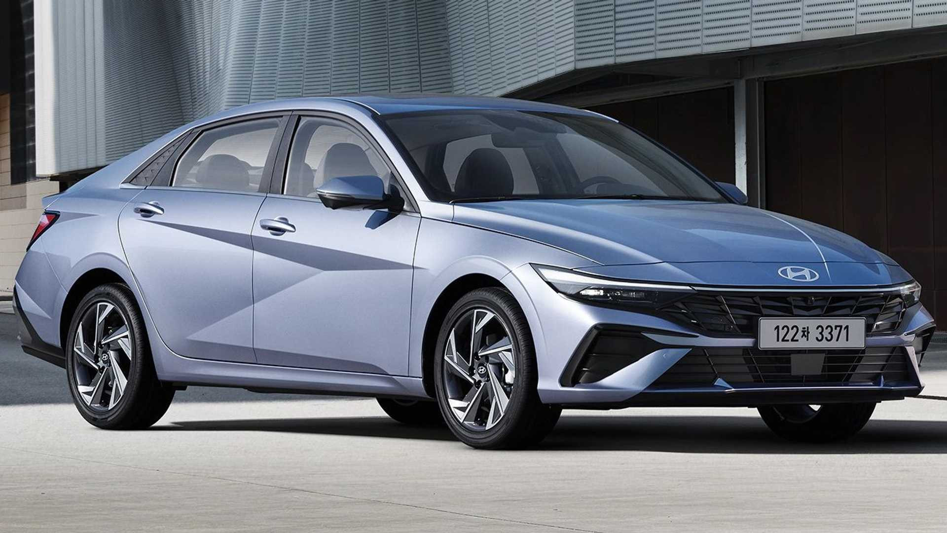Hyundai Elantra / Avante 2024 року