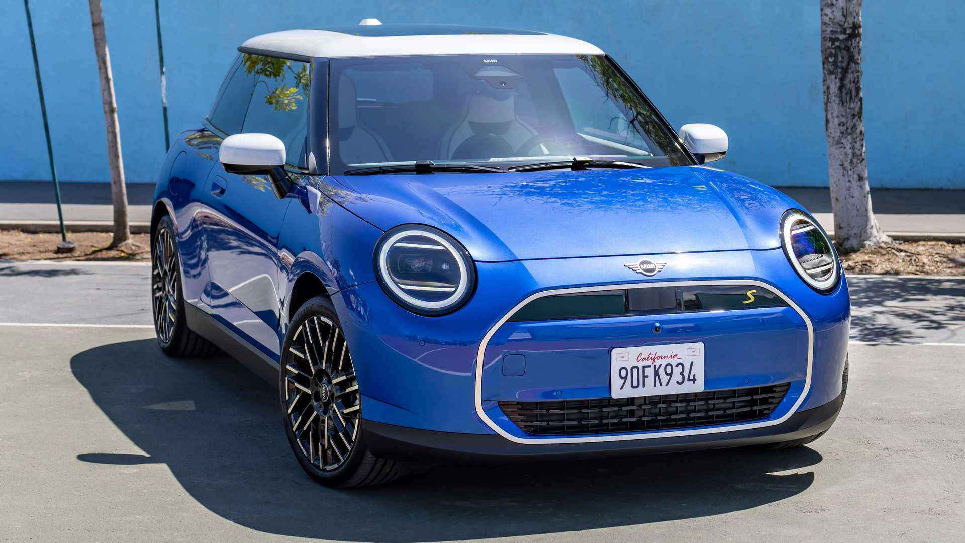 Mini Cooper 2024 року