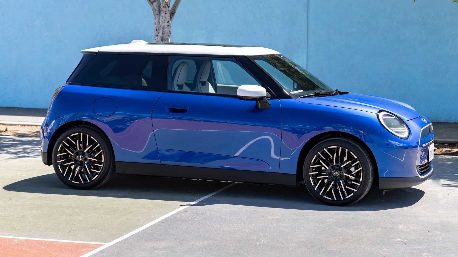 Mini Cooper 2024 року