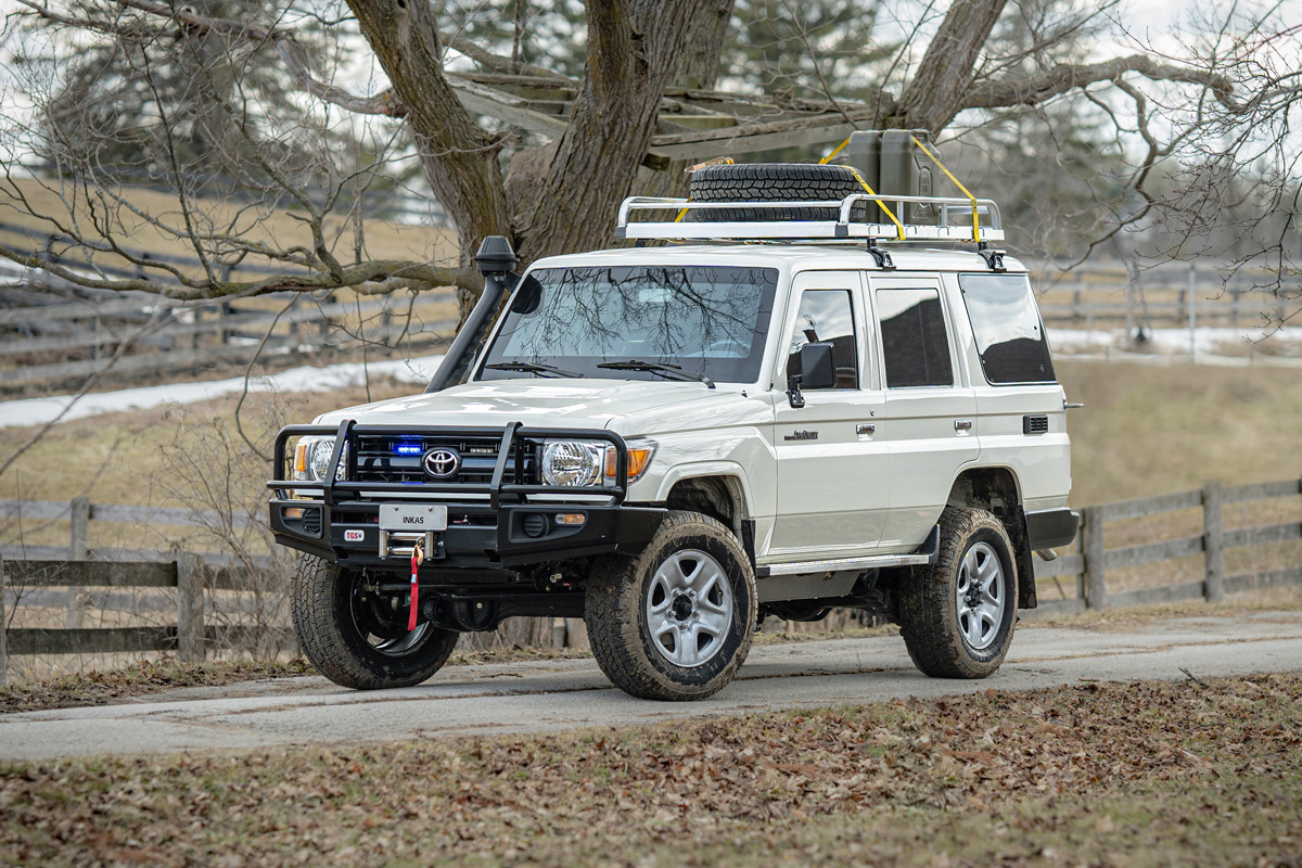 Toyota Land Cruiser 76