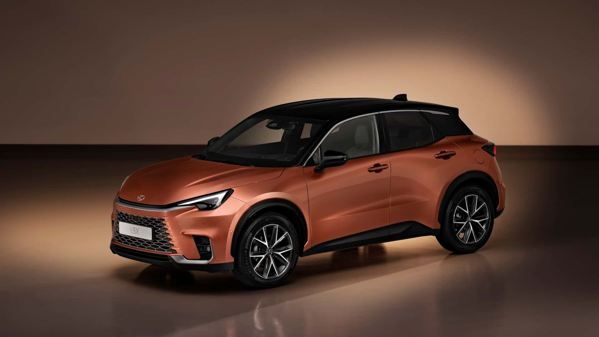 Lexus LBX 2024 року