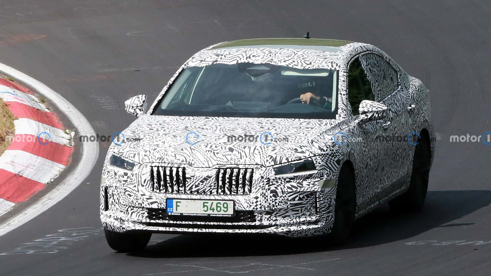 Skoda Superb 2024 року