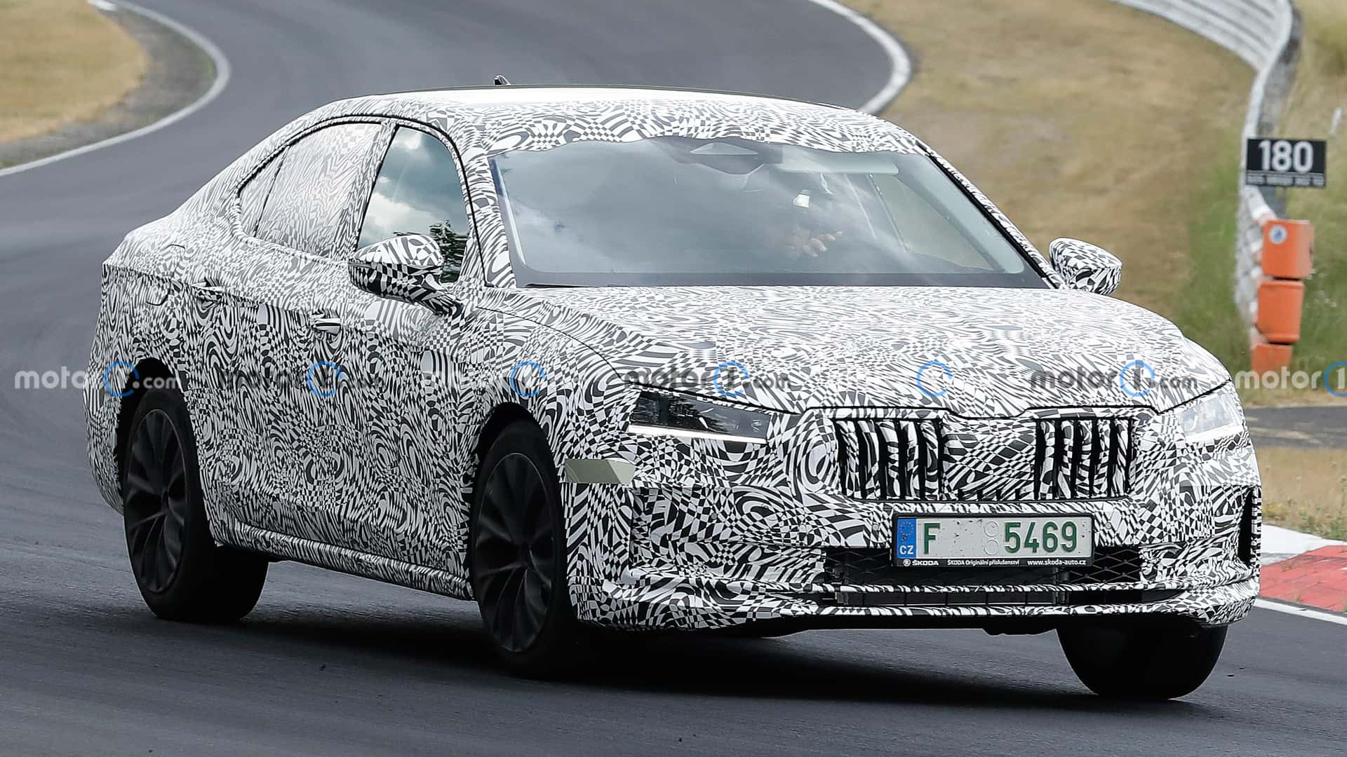 Skoda Superb (седан) 2024 року
