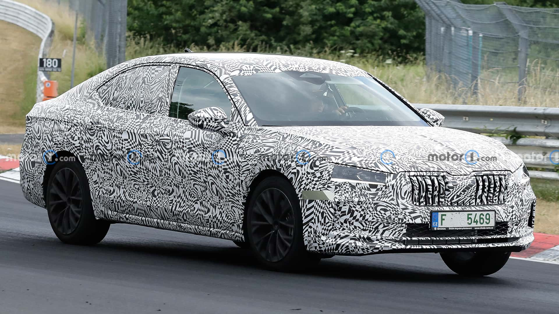 Skoda Superb (седан) 2024 року