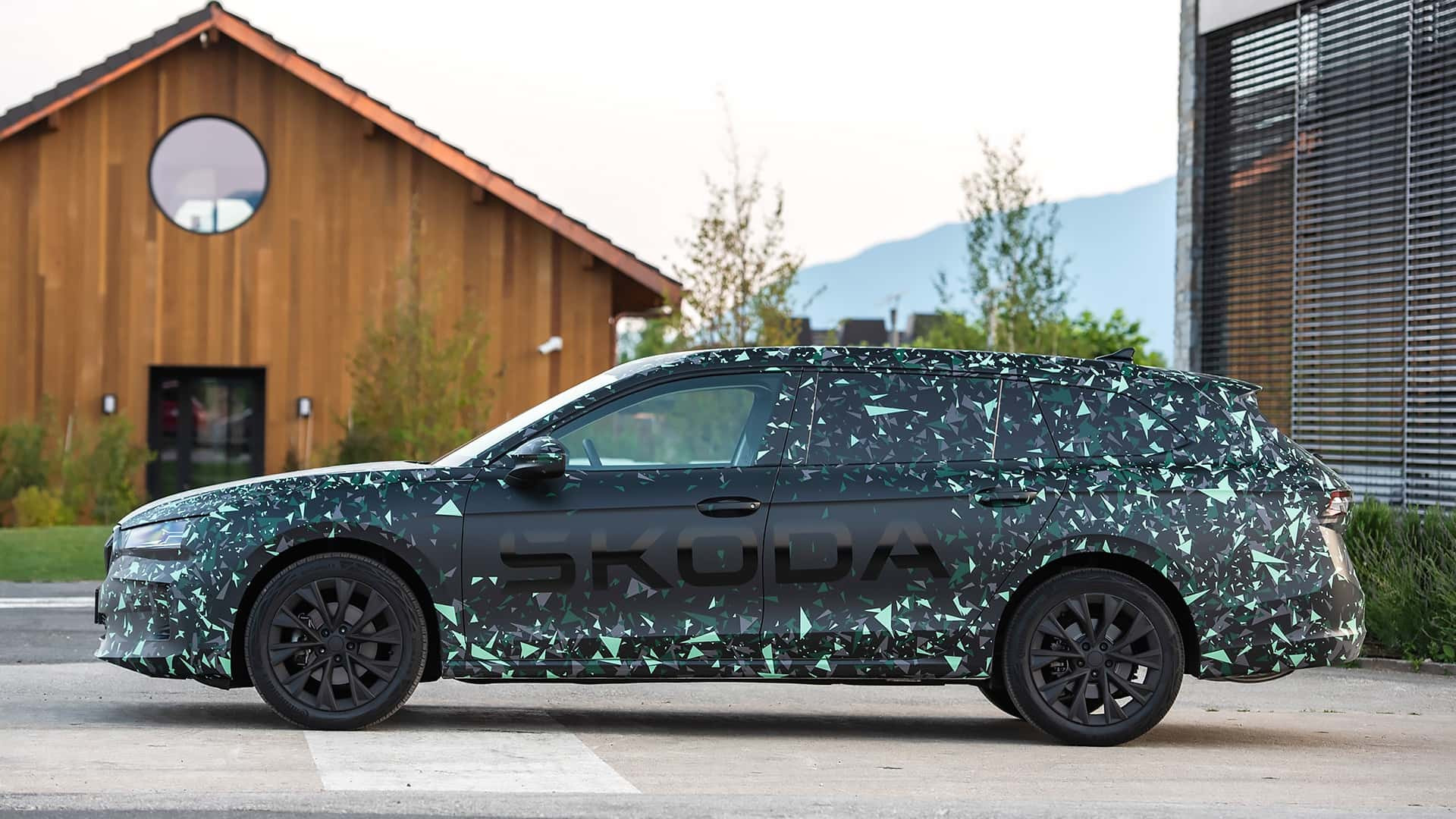 Skoda Superb 2024 року