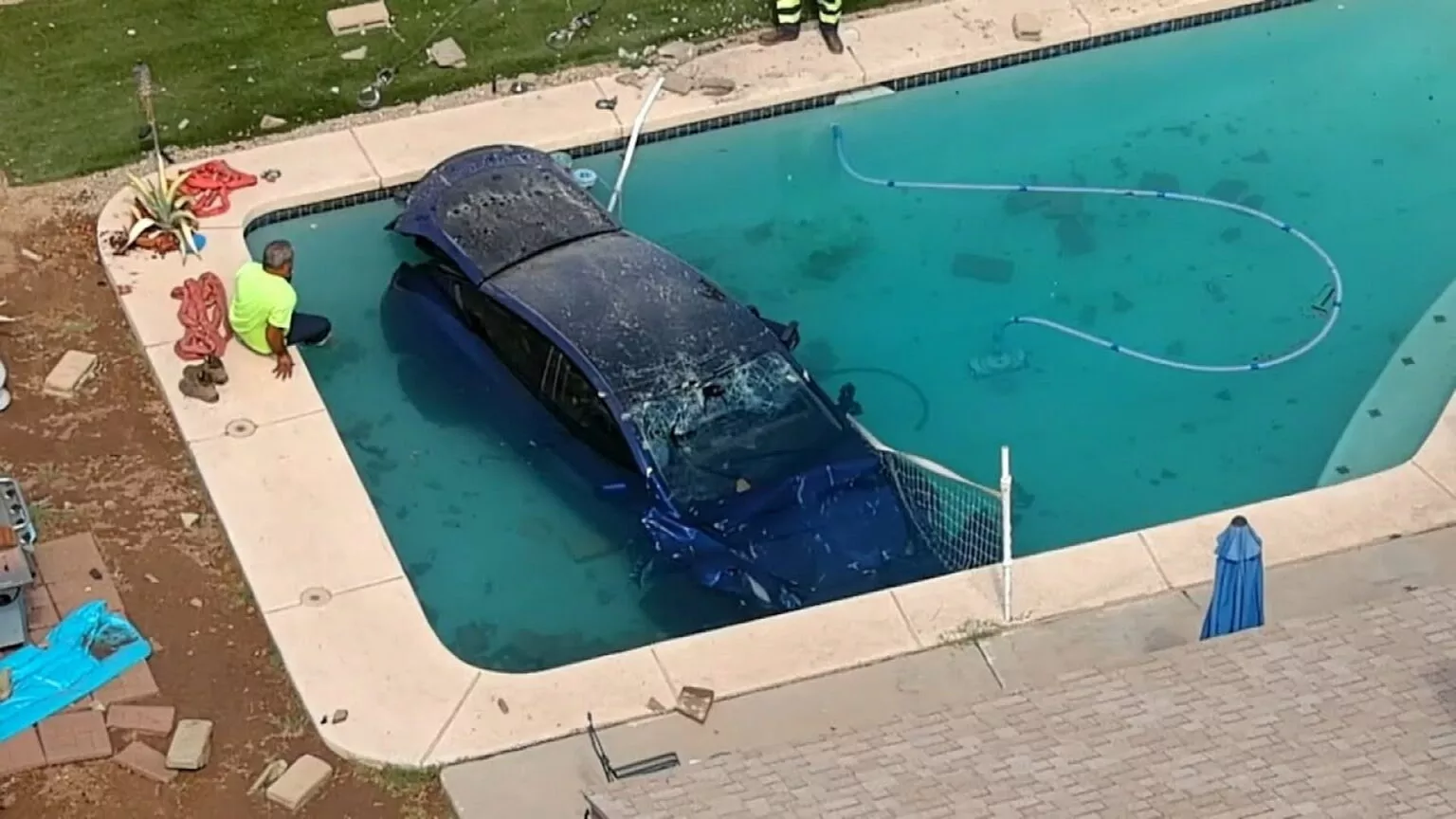 Tesla затонула
