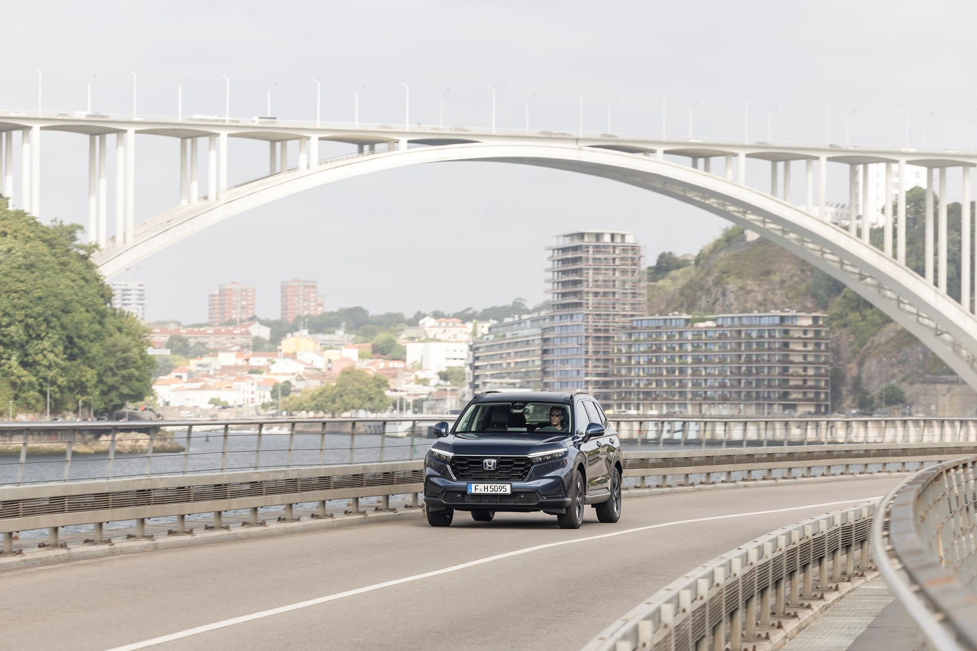 Honda CR-V e:HEV 2023 року