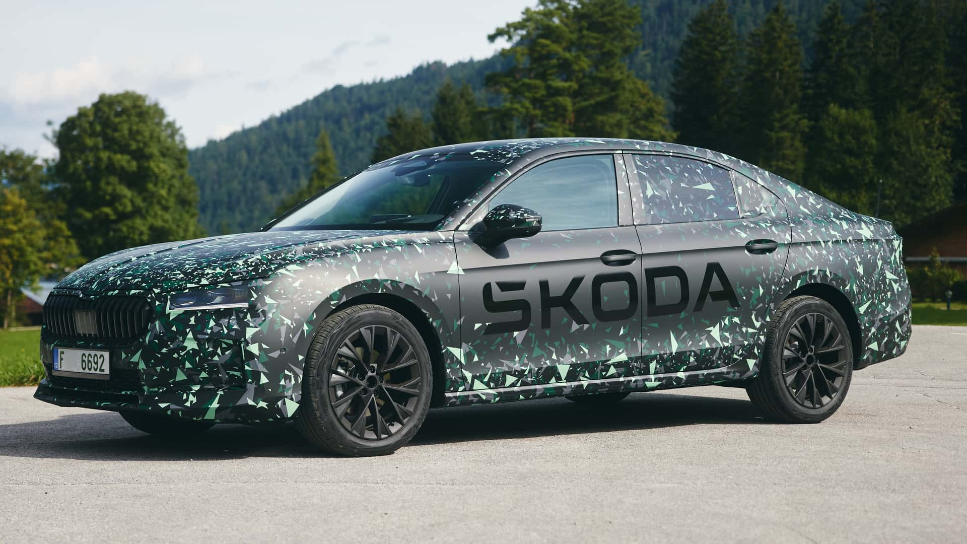 Skoda Superb (ліфтбек) 2024 року