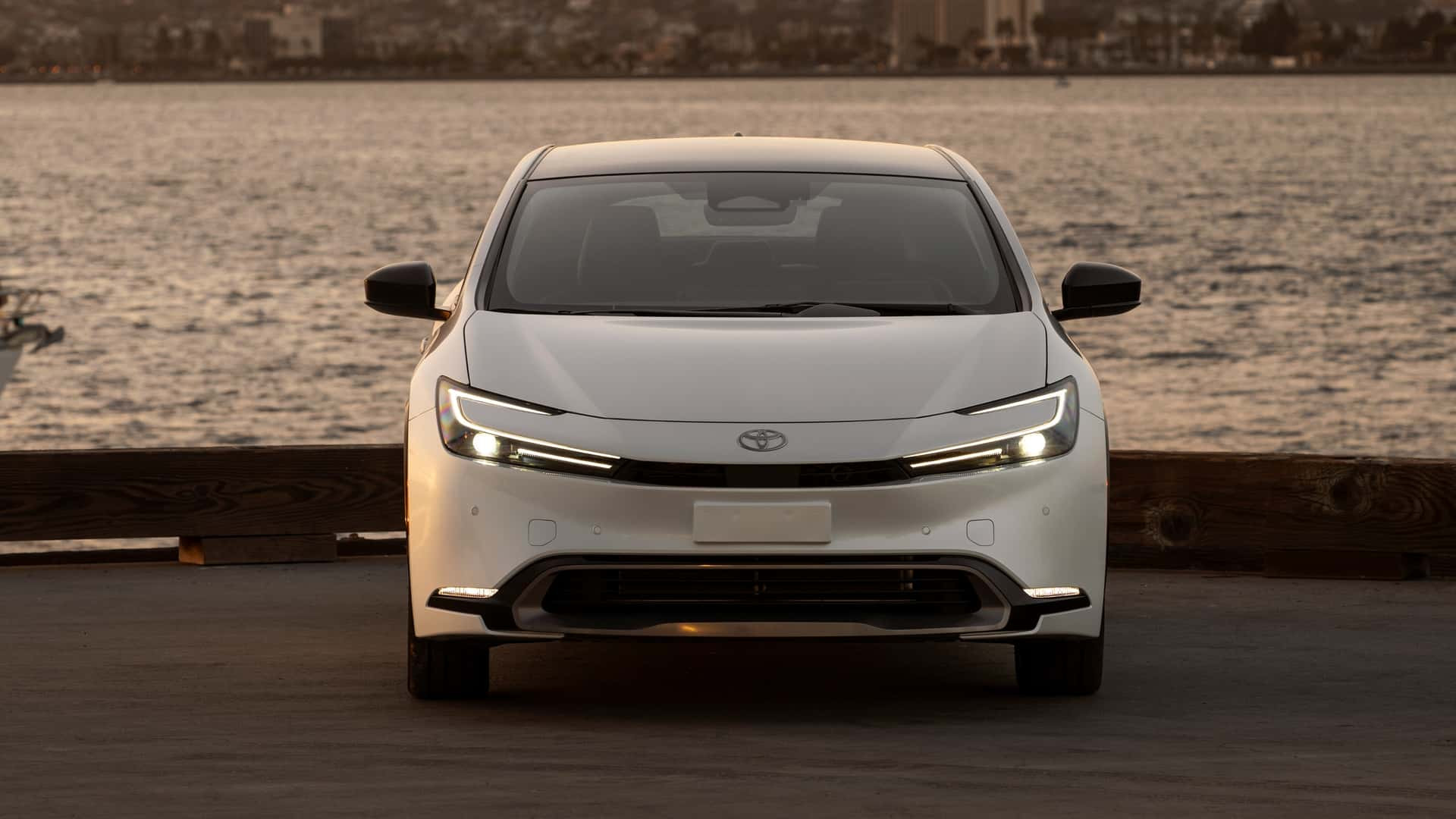 Toyota Prius 2024 року
