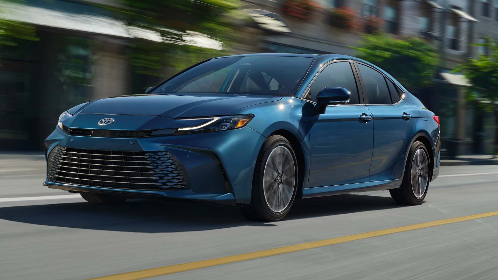 Toyota Camry 2025 року