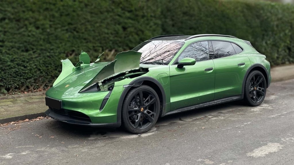 Porsche Taycan крадіжка фари