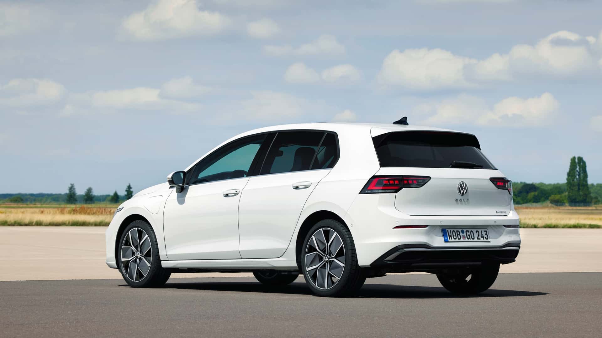 Volkswagen Golf eHybrid 2024 року