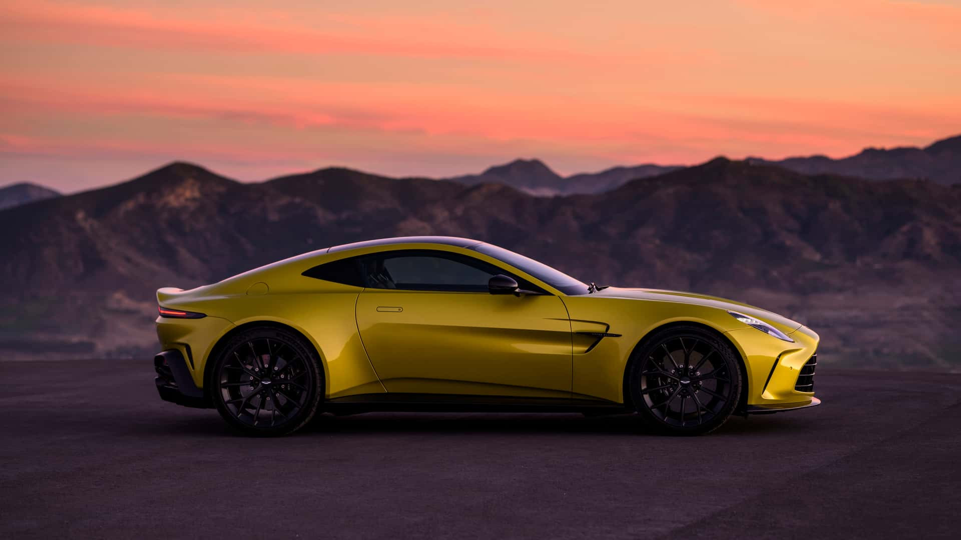Aston Martin Vantage 2025 року
