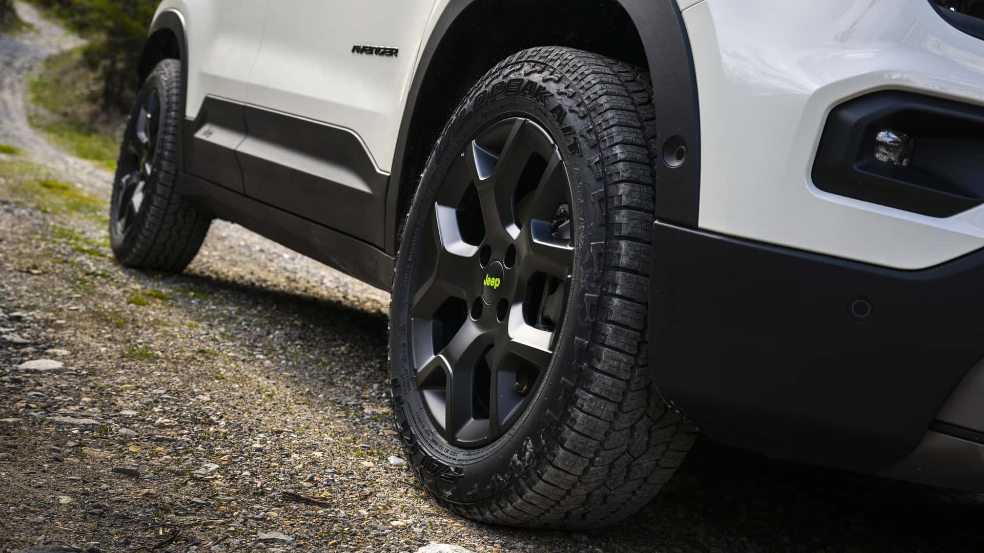Jeep Avenger 4xe 2024 року