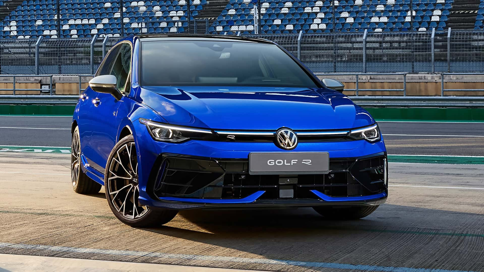 Volkswagen Golf R 2024 року