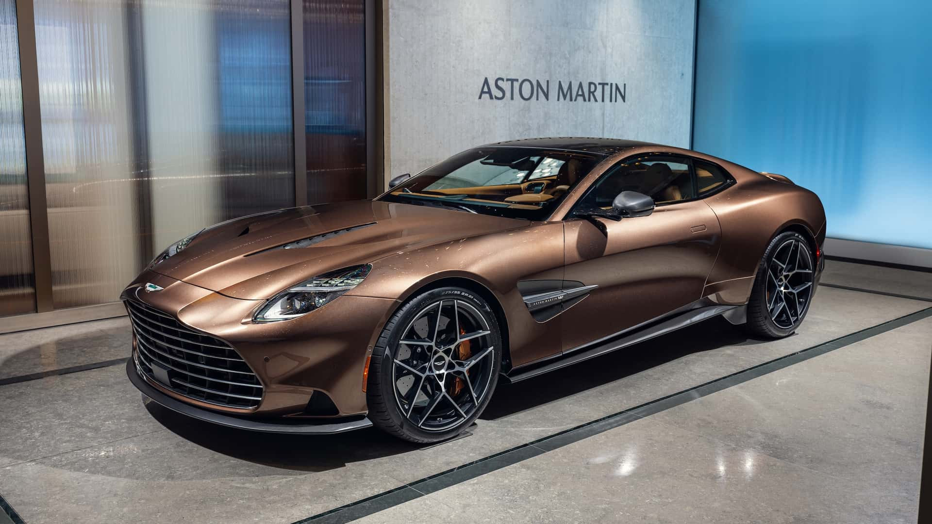 Aston Martin Vanquish 2025 року