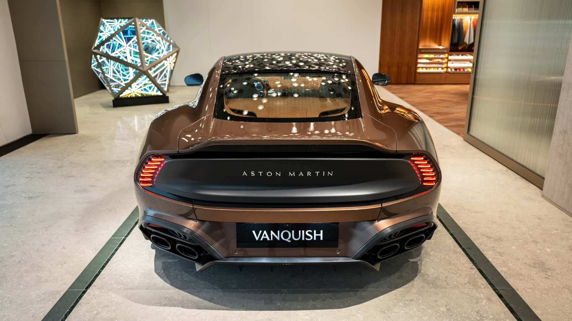 Aston Martin Vanquish 2025 року