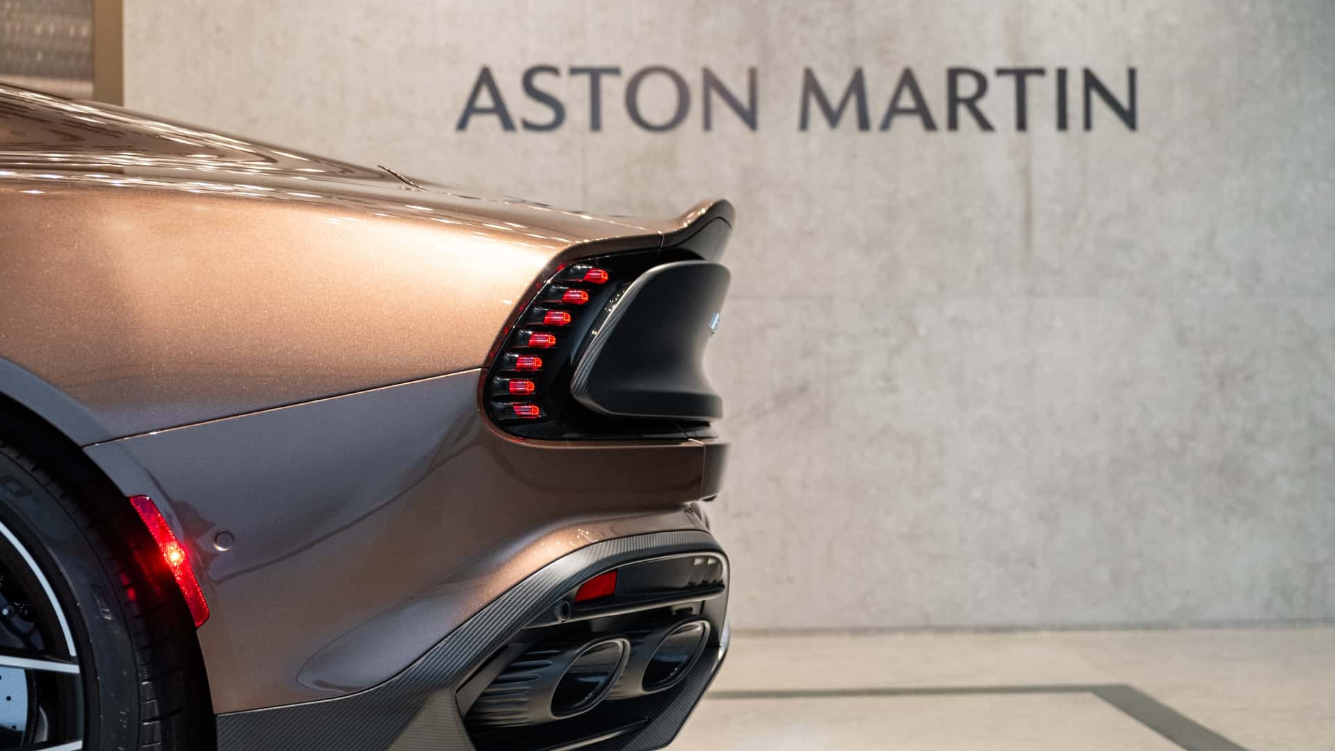 Aston Martin Vanquish 2025 року
