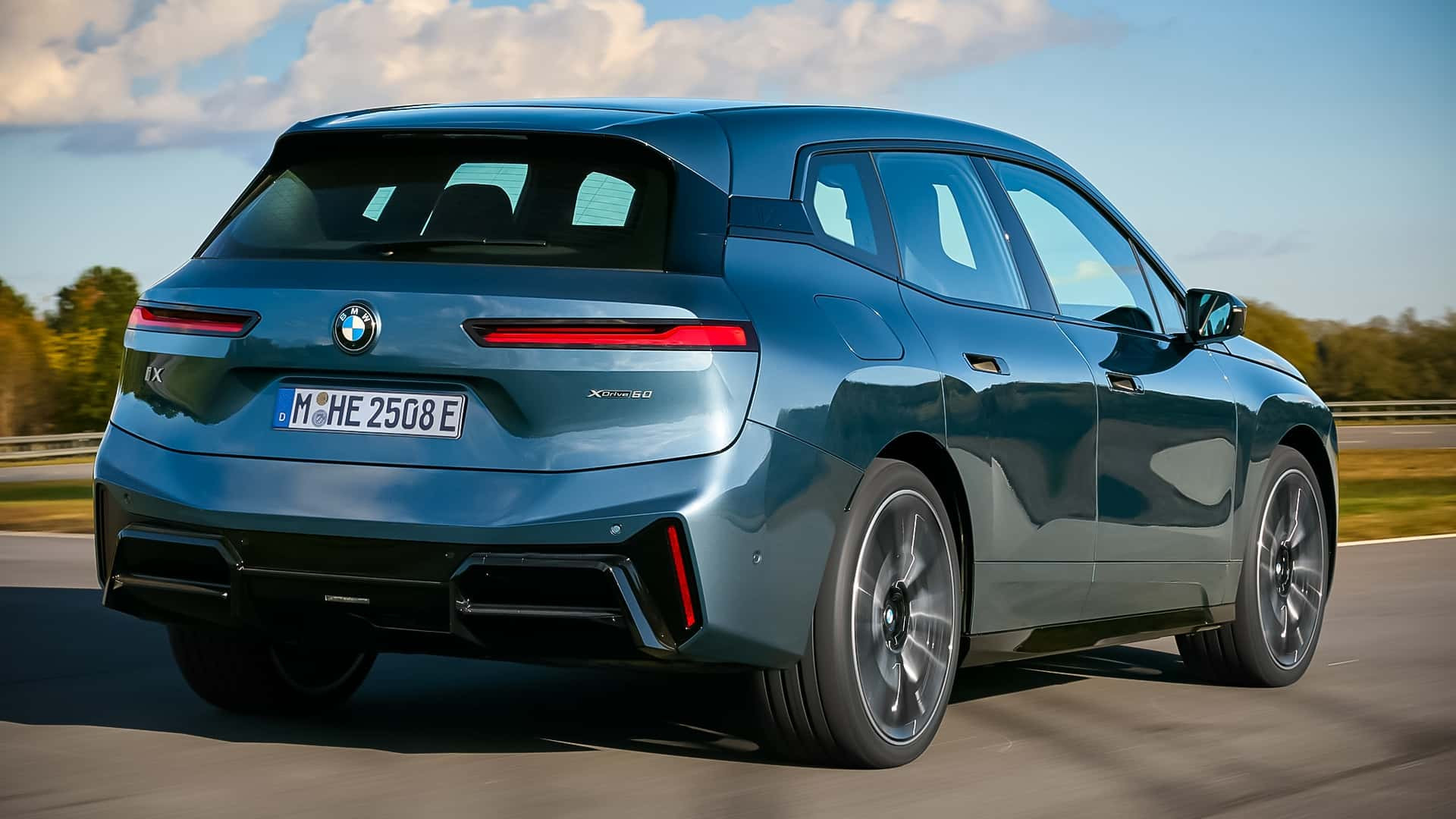 BMW iX xDrive60 2025 року