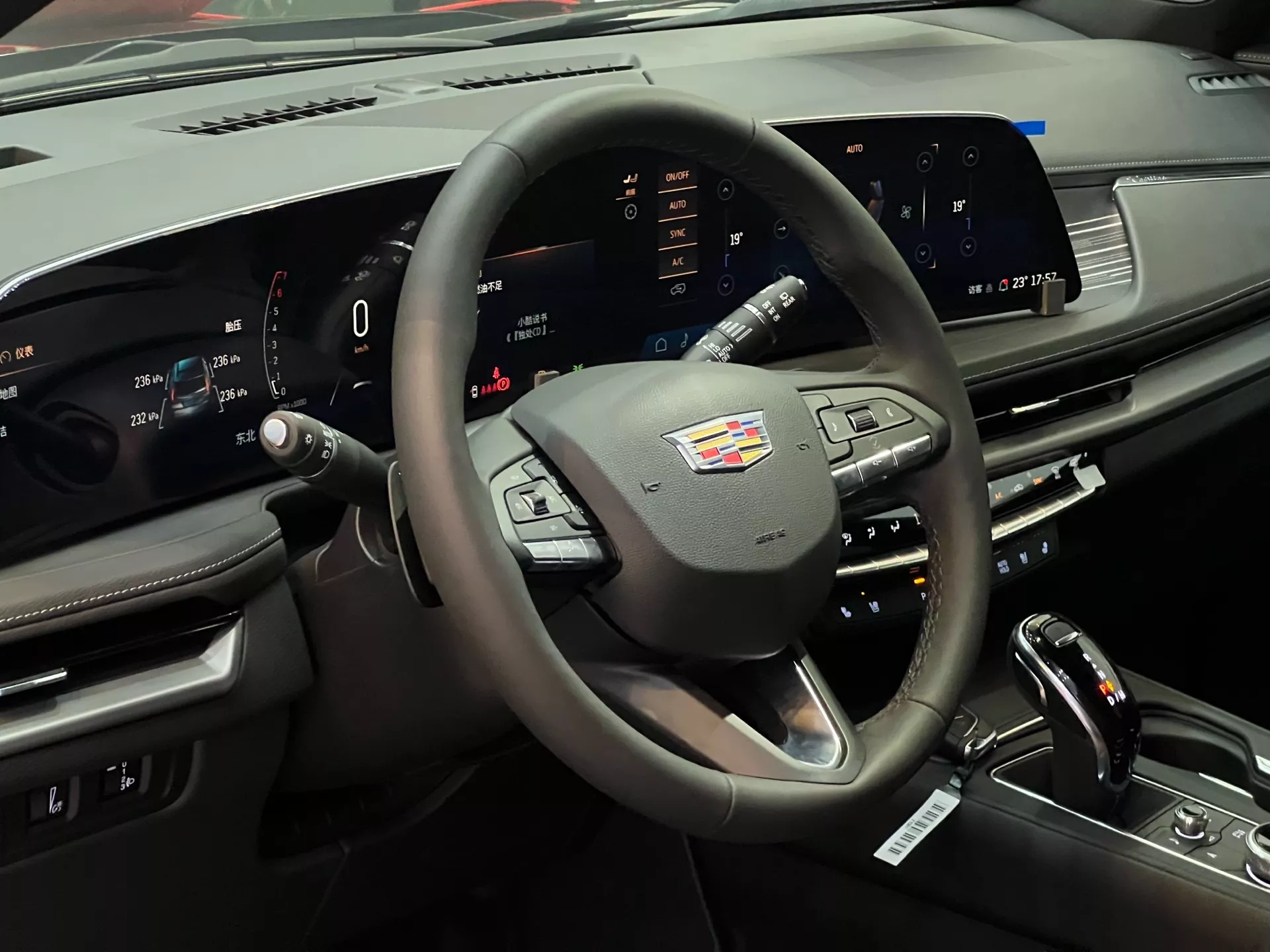 Cadillac XT4 2025 року