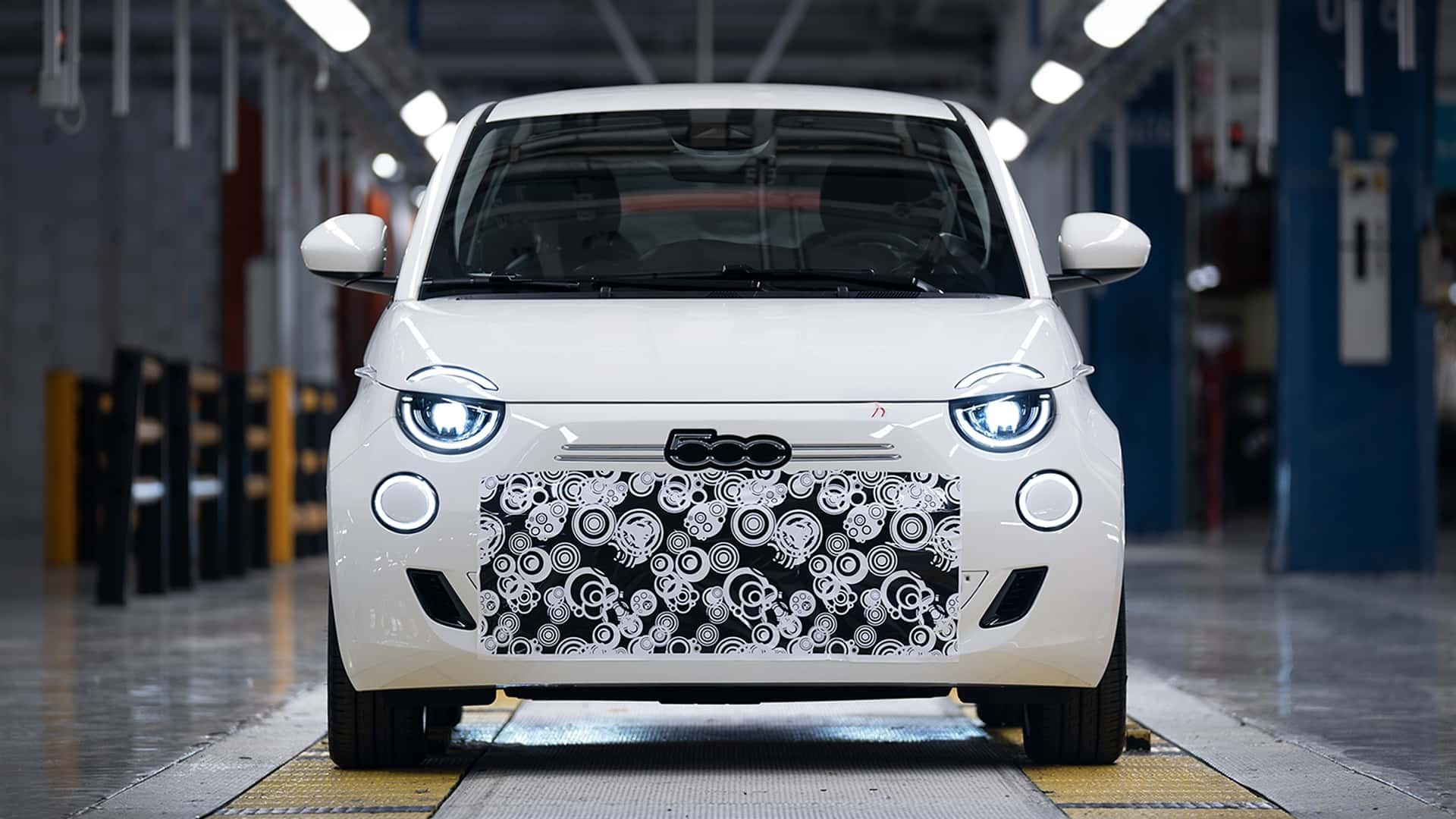 Fiat 500 Hybrid 2025 року