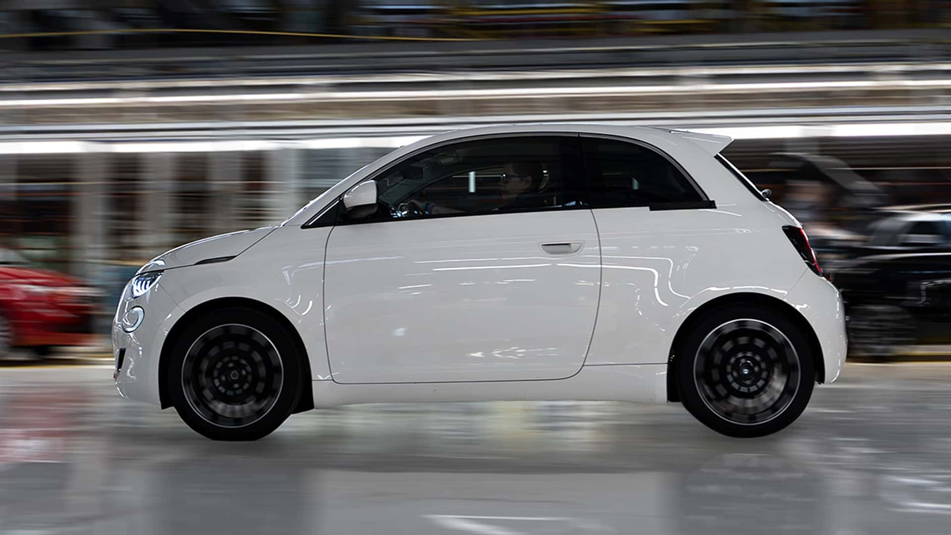 Fiat 500 Hybrid 2025 року
