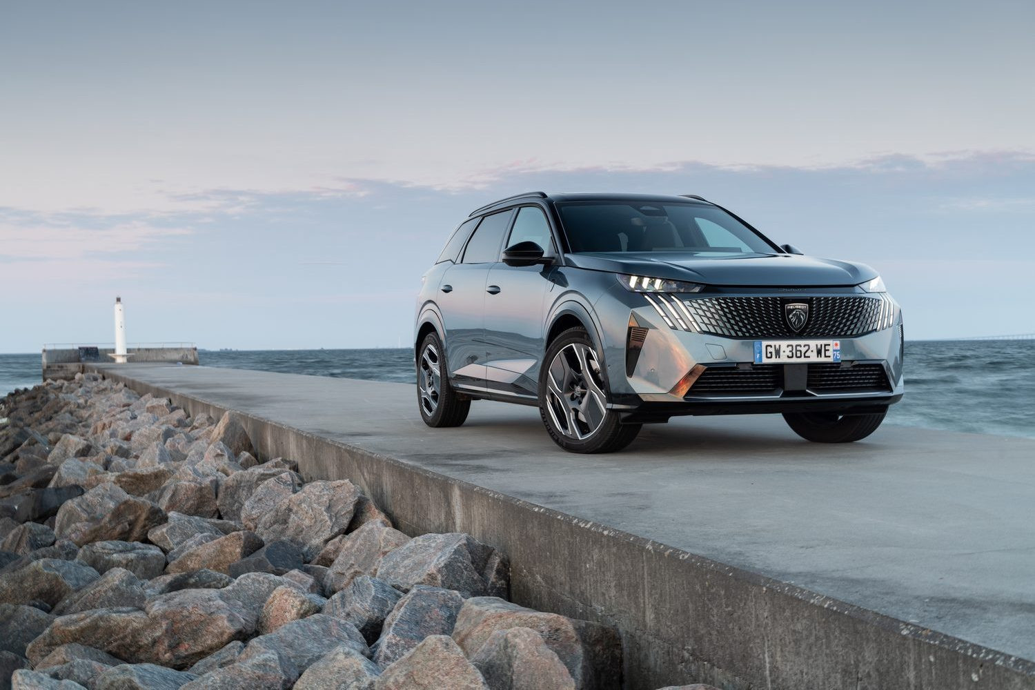 Peugeot 5008 2025 року