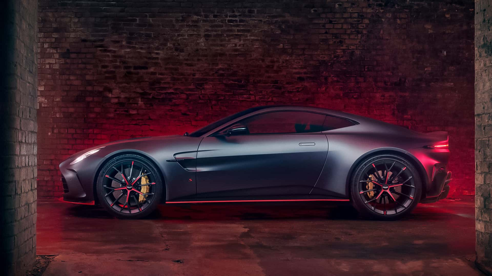 Aston Martin Vantage S