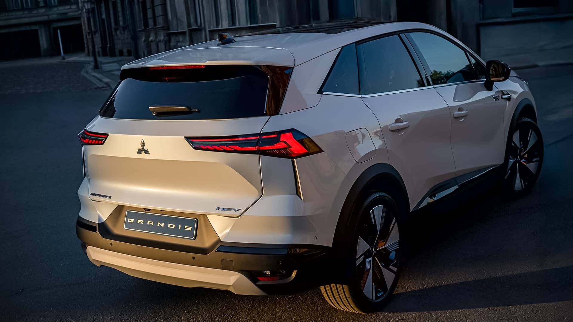 Mitsubishi Grandis 2025 року