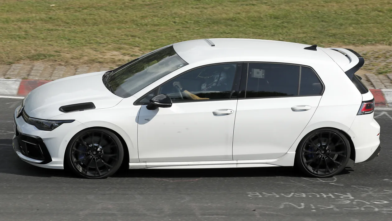 Volkswagen Golf R 2025 року