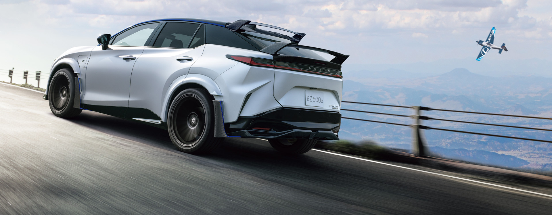 Lexus RZ 600e 2025 року