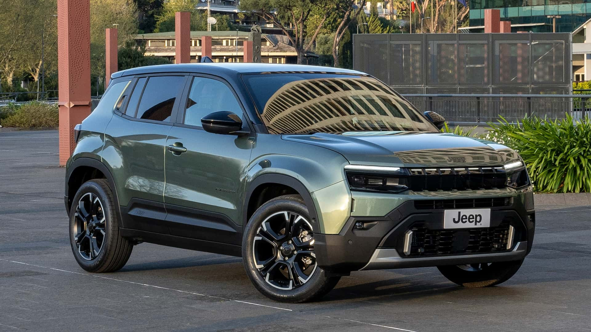 Оновлений кросовер Jeep Avenger отримав сміливіший стиль