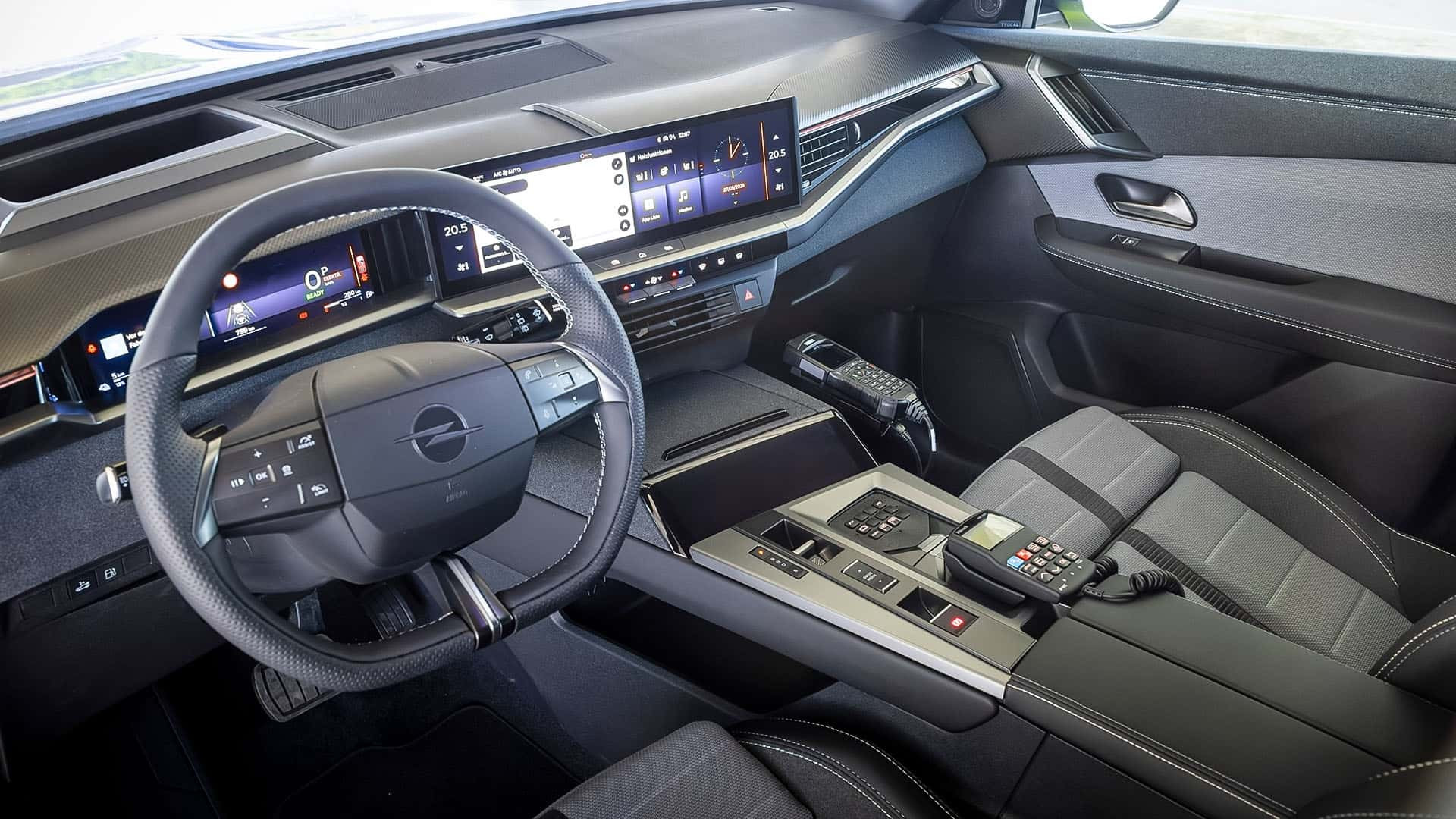 Поліцейський Opel Grandland 2026 року