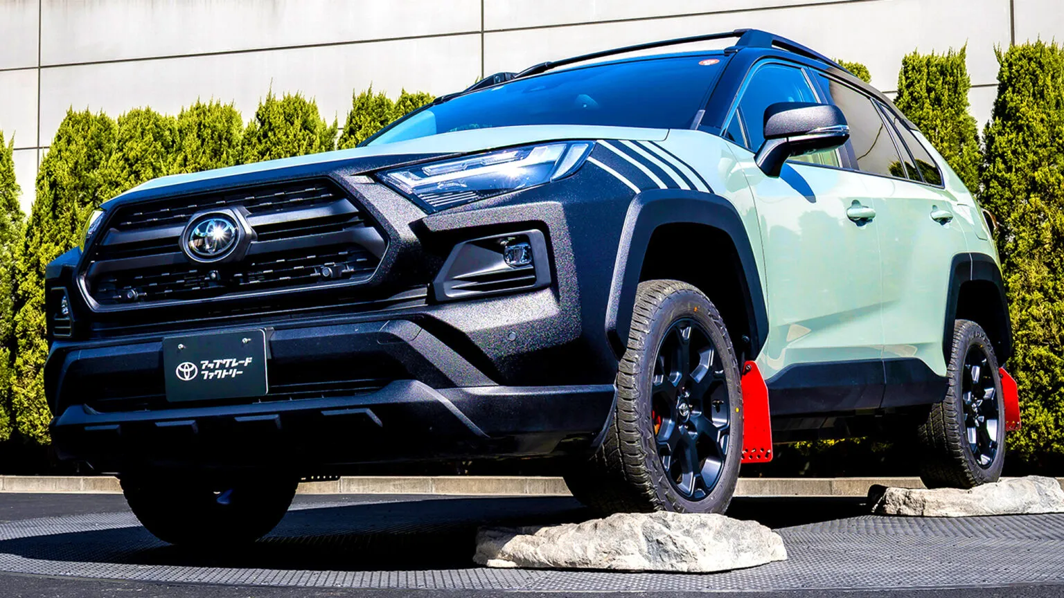Toyota RAV4 позашляховик