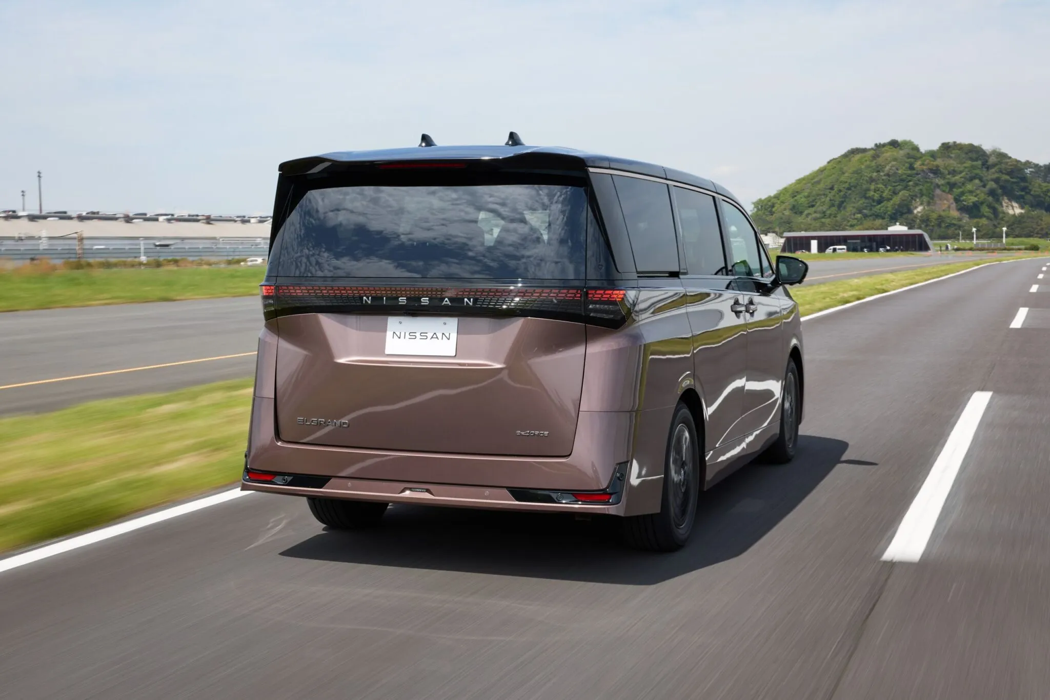 Nissan Elgrand 2027 року