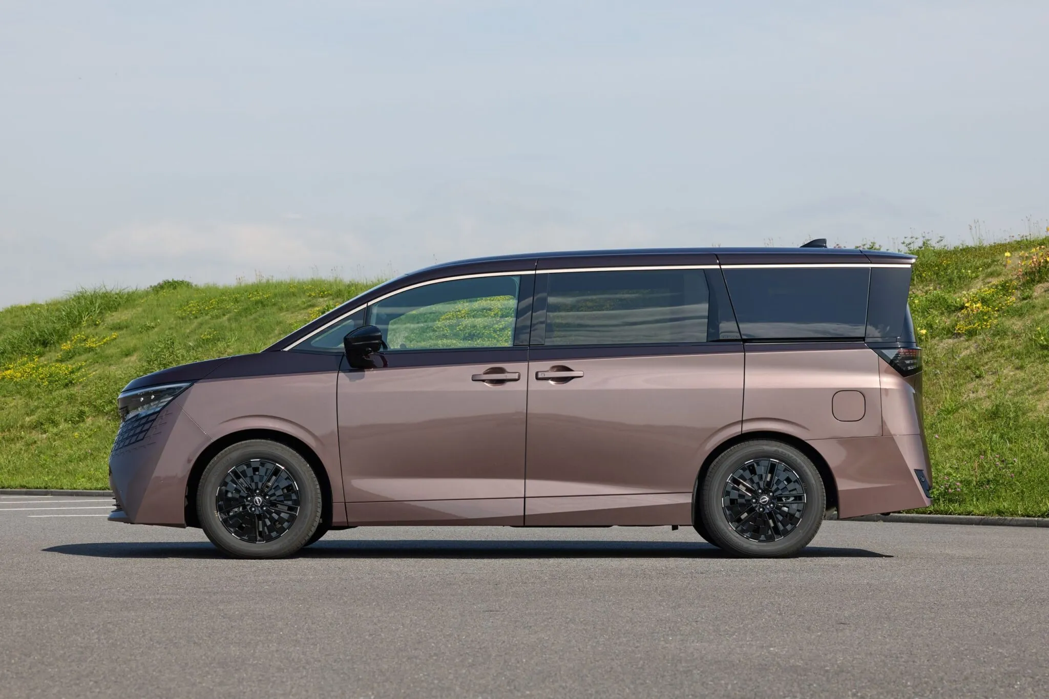 Nissan Elgrand 2027 року