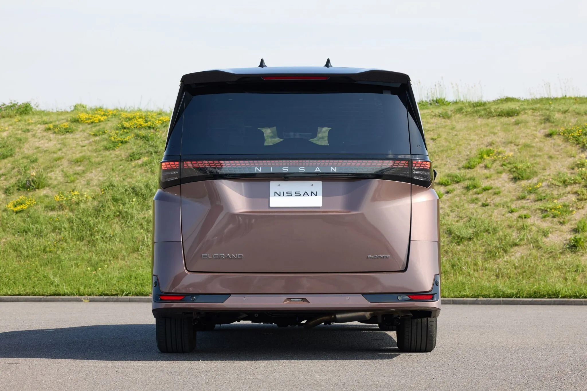 Nissan Elgrand 2027 року