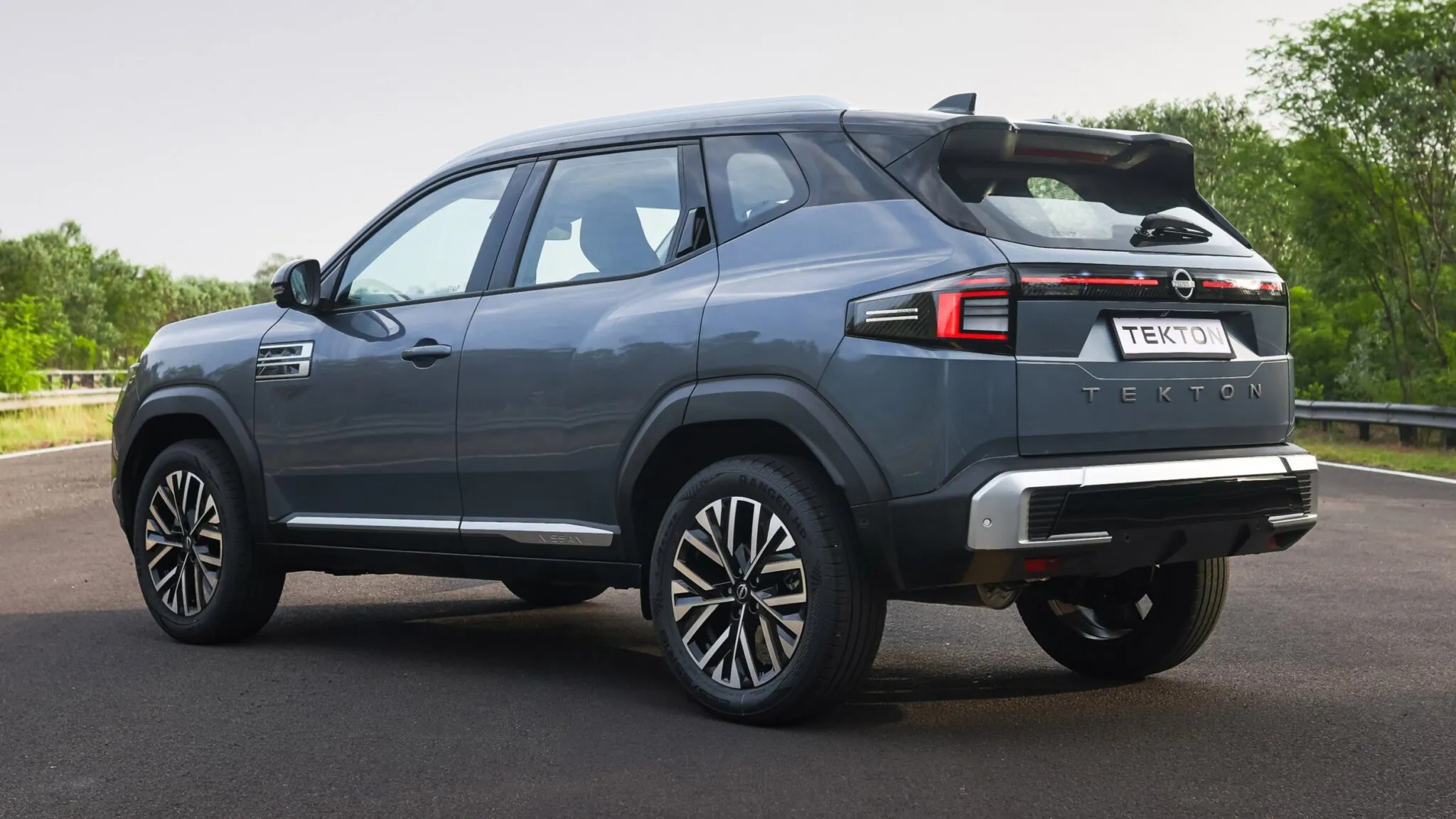 Nissan Tekton