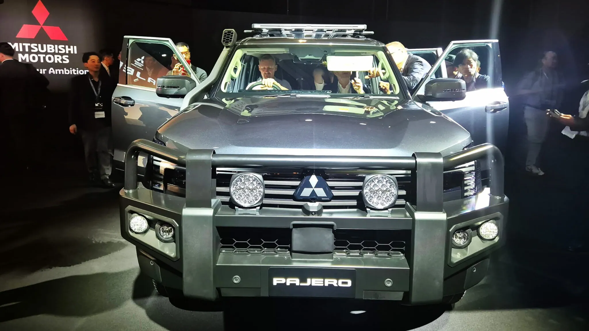 Mitsubishi Pajero Rugged Trim