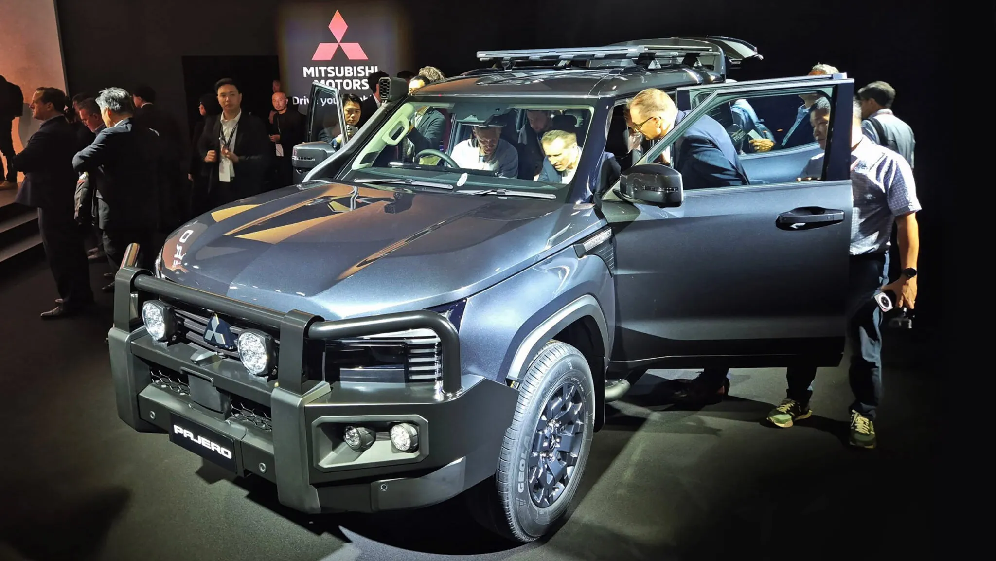 Mitsubishi Pajero Rugged Trim