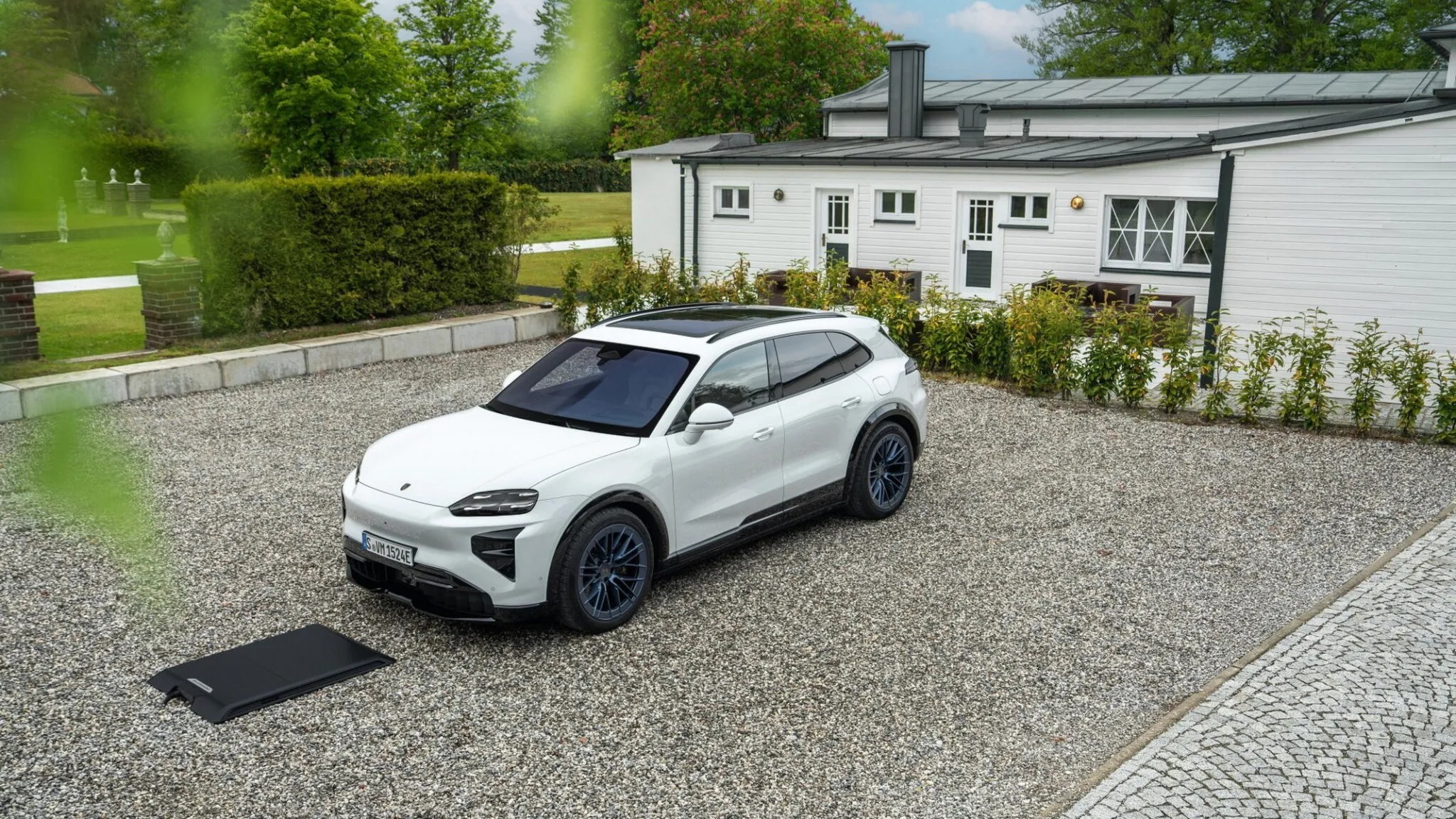 Porsche Cayenne Electric 2027 року